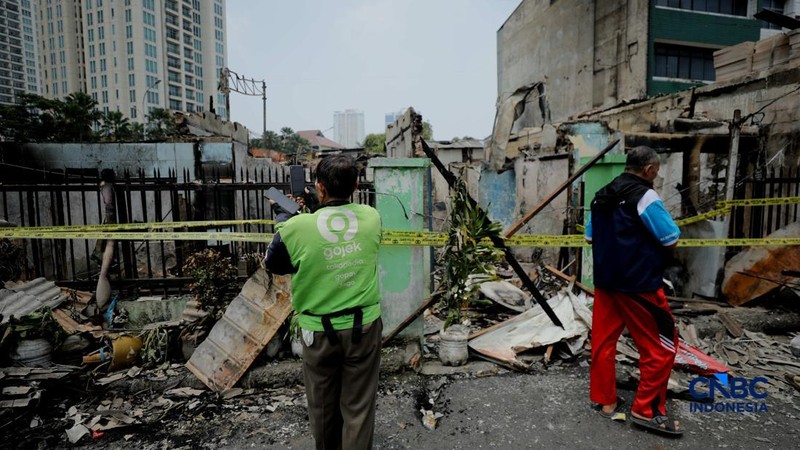 Kondisi pasca kebakaran yang melanda kawasan Kebayoran Lama, Jakarta Selatan, Rabu (23/9/2026). (CNBC Indonesia/Tri Susilo)