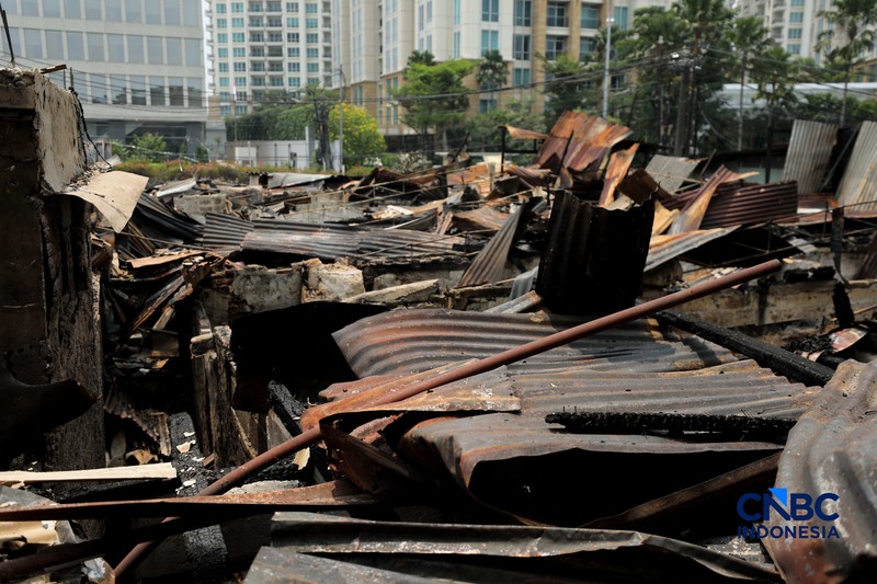Kondisi pasca kebakaran yang melanda kawasan Kebayoran Lama, Jakarta Selatan, Rabu (23/9/2026). (CNBC Indonesia/Tri Susilo)