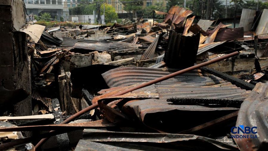 Kondisi pasca kebakaran yang melanda kawasan Kebayoran Lama, Jakarta Selatan, Rabu (23/9/2026). (CNBC Indonesia/Tri Susilo)