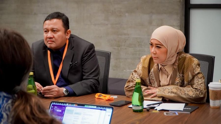 Menteri Komunikasi dan Digital Meutya Hafid saat bertemu Baszucki di kantor pusat Roblox di Silicon Valley, Amerika Serikat, Selasa (22/9/2026). (Dok. Kementerian Komdigi)
