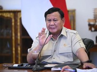 Presiden Prabowo Subianto memimpin Rapat Terbatas membahas penanggulangan kebakaran hutan dan lahan (Karhutla) secara hybrid dari Istana Merdeka, Rabu, 23 September 2026. (Instagram/sekretariat.kabinet)