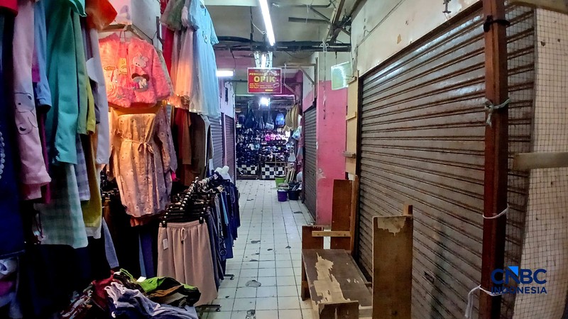Suasana lengang perdagangan di Pasar Pondok Labu, Jakarta Selatan, Rabu (23/9/2026). (CNBC Indonesia/Tri Susilo)