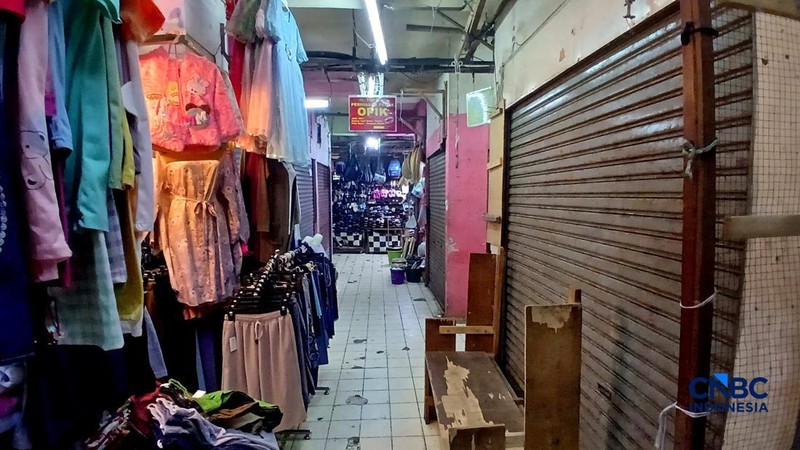 Suasana lengang perdagangan di Pasar Pondok Labu, Jakarta Selatan, Rabu (23/9/2026).