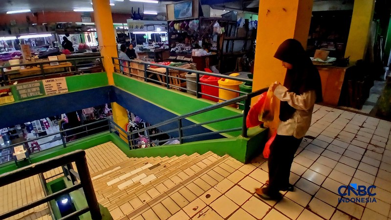 Suasana lengang perdagangan di Pasar Pondok Labu, Jakarta Selatan, Rabu (23/9/2026). (CNBC Indonesia/Tri Susilo)
