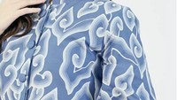 Menuju Hari Batik Nasional, Blouse Batik Tulis Mega Mendung Ini Layak Dipilih? 