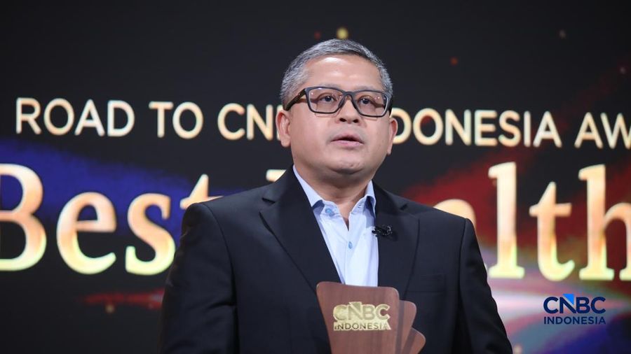 CEO Bethsaida Healthcare, Norman Daulay menerima penghargaan Excellence In Patient Care Award/ Urology & Nephrology Clinic dalam Road To CNBC Indonesia Awards 2026 kategori Best Healthcare di Jakarta, Kamis (24/9/2026). (CNBC Indonesia/Faisal Rahman)