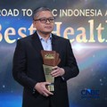CEO Bethsaida Healthcare, Norman Daulay menerima penghargaan Excellence In Patient Care Award/ Urology & Nephrology Clinic dalam Road To CNBC Indonesia Awards 2026 kategori Best Healthcare di Jakarta, Kamis (24/9/2026). (CNBC Indonesia/Faisal Rahman)