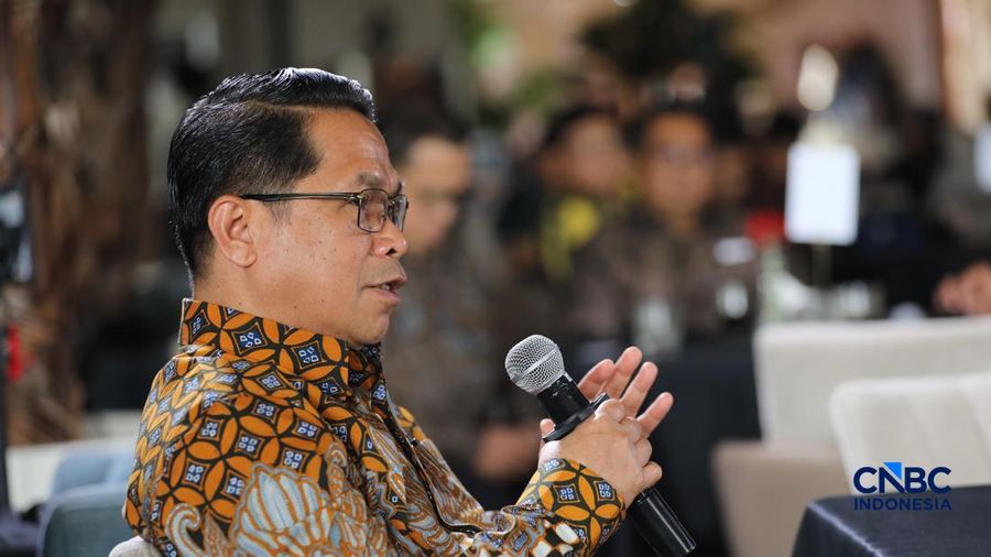 Direktur Jenderal Minyak dan Gas Bumi Kementerian ESDM RI, Laode Sulaeman menyampaikan paparan dalam acara Coffe Morning di Parle, Senayan, Jakarta, Kamis (24/9/2026). (CNBC Indonesia/Tri Susilo)