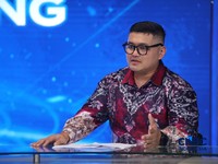 Direktur Teknologi Informasi dan Operasional PT Bank Amar Indonesia Tbk, Kevin Kane Wardhana menyampaikan paparan dalam Digital Banking Forum 2026 di Jakarta, Kamis (24/9/2026). (CNBC Indonesia/Faisal Rahman)