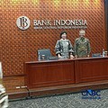 Gubernur Bank Indonesia, Destry Damayanti dan Menteri Keuangan, Suahasil Nazara saat menyampaikan konferensi pers terkait Sinergi Kebijakan Moneter & Fiskal di Ruang Konferensi Pers, Gedung Thamrin, Bank Indonesia, Jakarta, Kamis (24/9/2026). (CNBC I