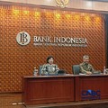 Gubernur Bank Indonesia, Destry Damayanti dan Menteri Keuangan, Suahasil Nazara saat menyampaikan konferensi pers terkait Sinergi Kebijakan Moneter & Fiskal di Ruang Konferensi Pers, Gedung Thamrin, Bank Indonesia, Jakarta, Kamis (24/9/2026). (CNBC I