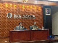 Gubernur Bank Indonesia, Destry Damayanti dan Menteri Keuangan, Suahasil Nazara saat menyampaikan konferensi pers terkait Sinergi Kebijakan Moneter & Fiskal di Ruang Konferensi Pers, Gedung Thamrin, Bank Indonesia, Jakarta, Kamis (24/9/2026). (CNBC I