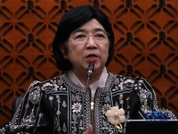 Gubernur BI Destry Damayanti dalam Konferensi Pers Sinergi Kebijakan Moneter & Fiskal di Ruang Konferensi Pers, Gedung Thamrin Lantai 1, Bank Indonesia, Jakarta Pusat, Kamis (24/9/2026). (CNBC Indonesia/Muhamad Sabki)