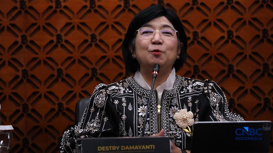Gubernur BI Destry Damayanti dalam Konferensi Pers Sinergi Kebijakan Moneter & Fiskal di Ruang Konferensi Pers, Gedung Thamrin Lantai 1, Bank Indonesia, Jakarta Pusat, Kamis (24/9/2026). (CNBC Indonesia/Muhamad Sabki)