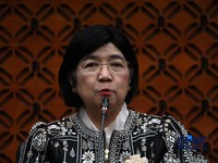 Gubernur BI Destry Damayanti dalam Konferensi Pers Sinergi Kebijakan Moneter & Fiskal di Ruang Konferensi Pers, Gedung Thamrin Lantai 1, Bank Indonesia, Jakarta Pusat, Kamis (24/9/2026). (CNBC Indonesia/Muhamad Sabki)