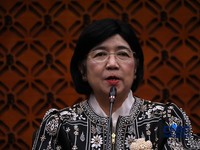 Gubernur BI Destry Damayanti dalam Konferensi Pers Sinergi Kebijakan Moneter & Fiskal di Ruang Konferensi Pers, Gedung Thamrin Lantai 1, Bank Indonesia, Jakarta Pusat, Kamis (24/9/2026). (CNBC Indonesia/Muhamad Sabki)
