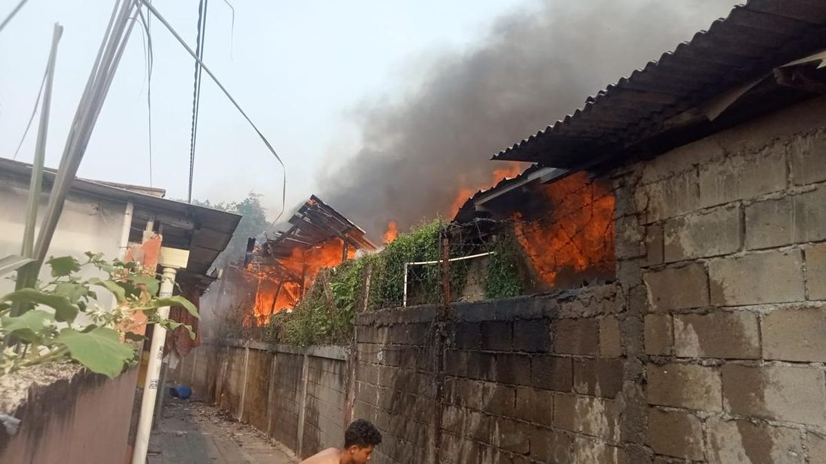 Ilustrasi berita Nasional: Gudang di Tangerang Terbakar, Luas Area Capai 1.000 Meter Persegi