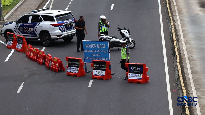 Suasana jalan di sepanjang jalan Sudirman pantauan dari jembatan pinisi, Jakarta, Kamis, (24/9/2026). (CNBC Indonesia/Muhammad Sabki)
