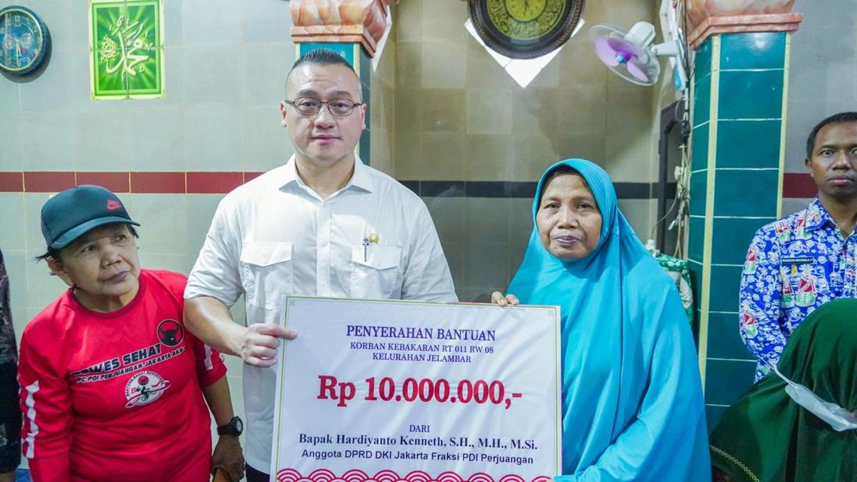 Kenneth DPRD DKI Serahkan Gaji &amp; Tunjangan Sebulan untuk Korban Kebakaran Jelambar — NadiKabar.com