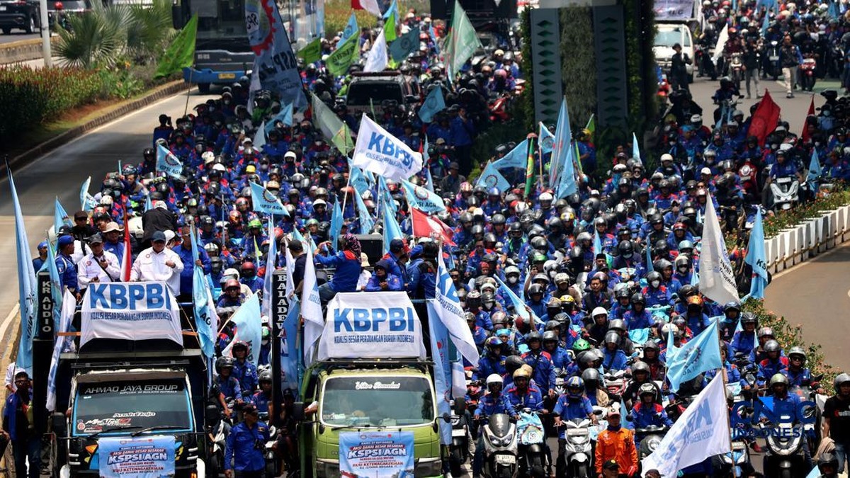 Puluhan Ribu Massa Demo Buruh Bubar Usai Orasi 40 Menit di Thamrin