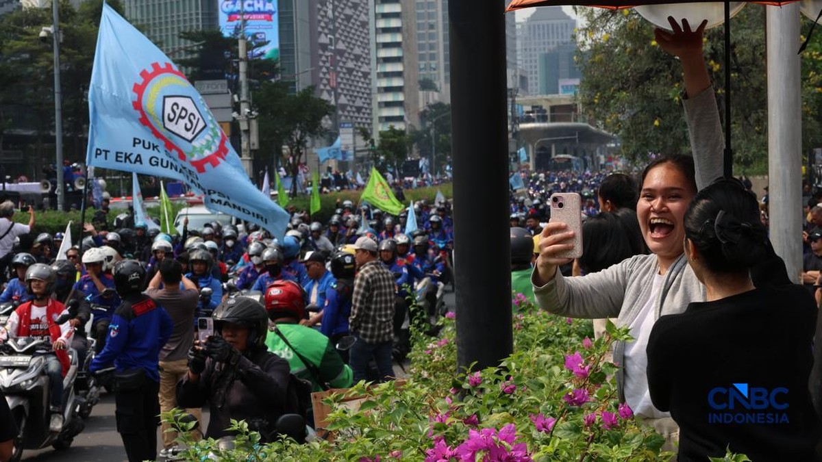 Usai Duduki Thamrin Jakarta-Teriak 11 Tuntutan, Masa Buruh Bubar Jalan