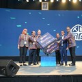 Menteri Energi dan Sumber Daya Mineral (ESDM), Bahlil Lahadalia (kedua dari kanan), Plt. Direktur Jenderal Ketenagalistrikan Kementerian ESDM, Tri Winarno (ketiga dari kanan), Ketua Dewan Pengawas Masyarakat Ketenagalistrikan Indonesia (MKI), Darmawa