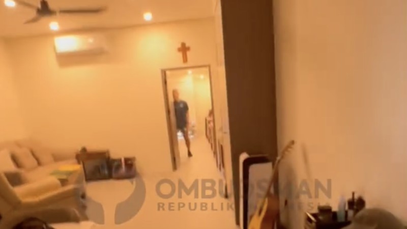 Ombudsman Republik Indonesia (ORI) menemukan sejumlah bangunan mewah dengan fasilitas lengkap yang diduga dihuni warga binaan di dekat rumah dinas Kepala Lembaga Pemasyarakatan (Lapas) Kelas IIA Cibinong, Pondok Rajeg, Kabupaten Bogor, Jawa Barat, Rabu (23/9/2026).