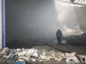 2 Gudang di Genuk Semarang Kebakaran