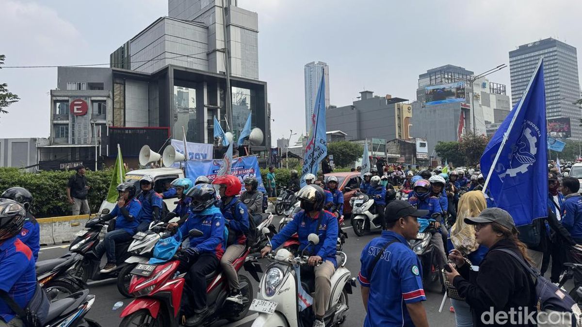 Massa Buruh Bubar, Polisi Pastikan Lalin Jalan Sudirman Normal Lagi — NadiKabar.com