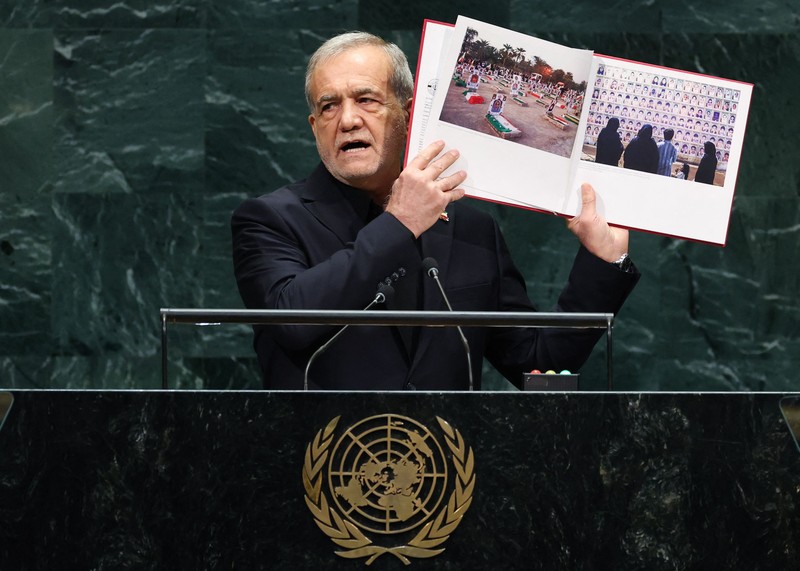 Presiden Iran Masoud Pezeshkian berbicara dalam Sidang Majelis Umum PBB ke-81 di Markas Besar PBB di New York, Rabu (23/9/2026). (AFP/TIMOTHY A. CLARY)