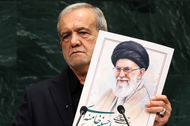 Presiden Iran Masoud Pezeshkian berbicara dalam Sidang Majelis Umum PBB ke-81 di Markas Besar PBB di New York, Rabu (23/9/2026). (AFP/TIMOTHY A. CLARY)