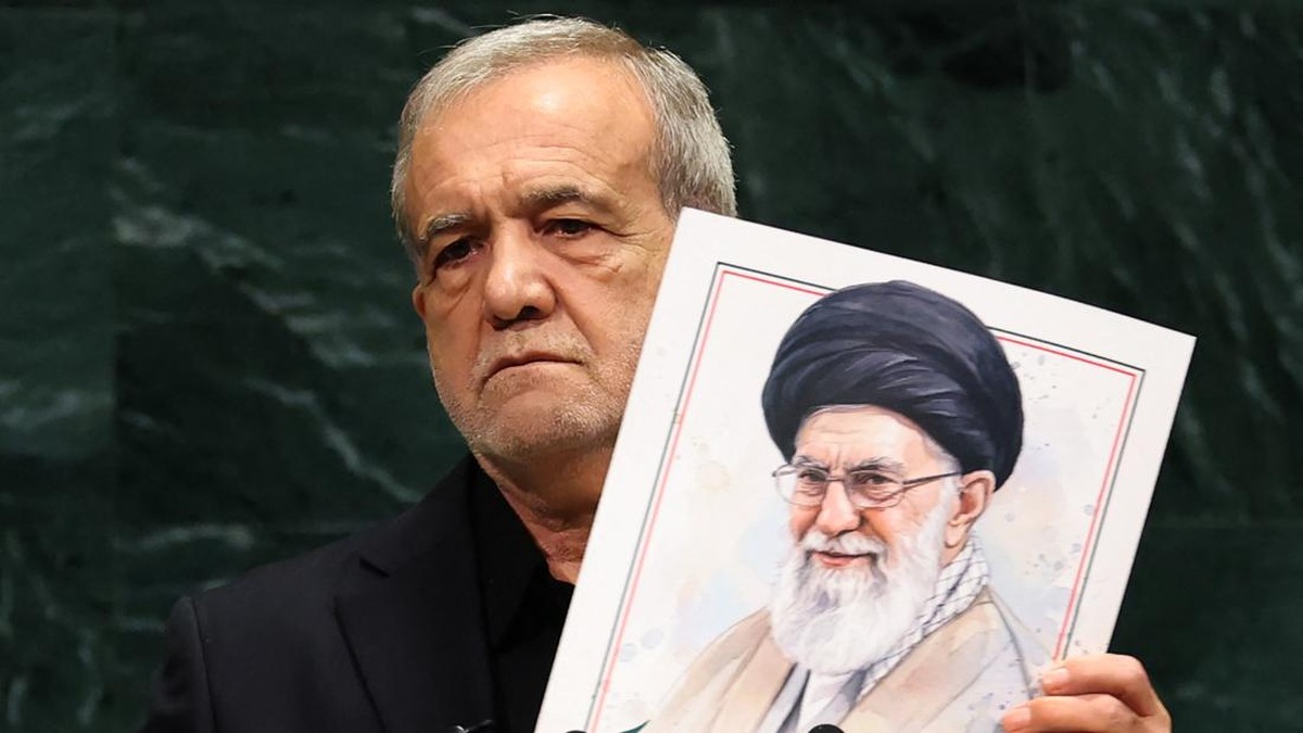 Momen Presiden Iran "Tampar" Trump di Markas PBB, Bawa Foto Khamenei