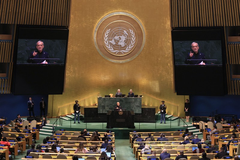 Presiden Iran Masoud Pezeshkian berbicara dalam Sidang Majelis Umum PBB ke-81 di Markas Besar PBB di New York, Rabu (23/9/2026). (AFP/TIMOTHY A. CLARY)