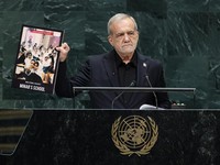 Presiden Iran Masoud Pezeshkian berbicara dalam Sidang Majelis Umum PBB ke-81 di Markas Besar PBB di New York, Rabu (23/9/2026). (AFP/TIMOTHY A. CLARY)