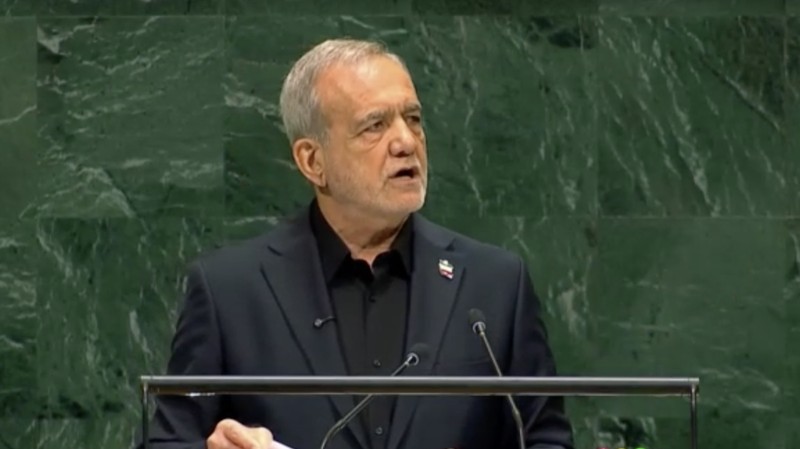 Presiden Iran Masoud Pezeshkian berbicara dalam Sidang Majelis Umum PBB ke-81 di Markas Besar PBB di New York, Rabu (23/9/2026). (Tangkapan Layar Video/REUTERS)