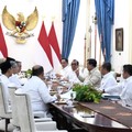 Presiden Prabowo Subianto memimpin rapat terbatas membahas percepatan penerapan pendidikan gratis di sekolah negeri, sebagai langkah memperluas akses pendidikan bagi masyarakat Indonesia.. (Instagram/sekretariat.kabiner)