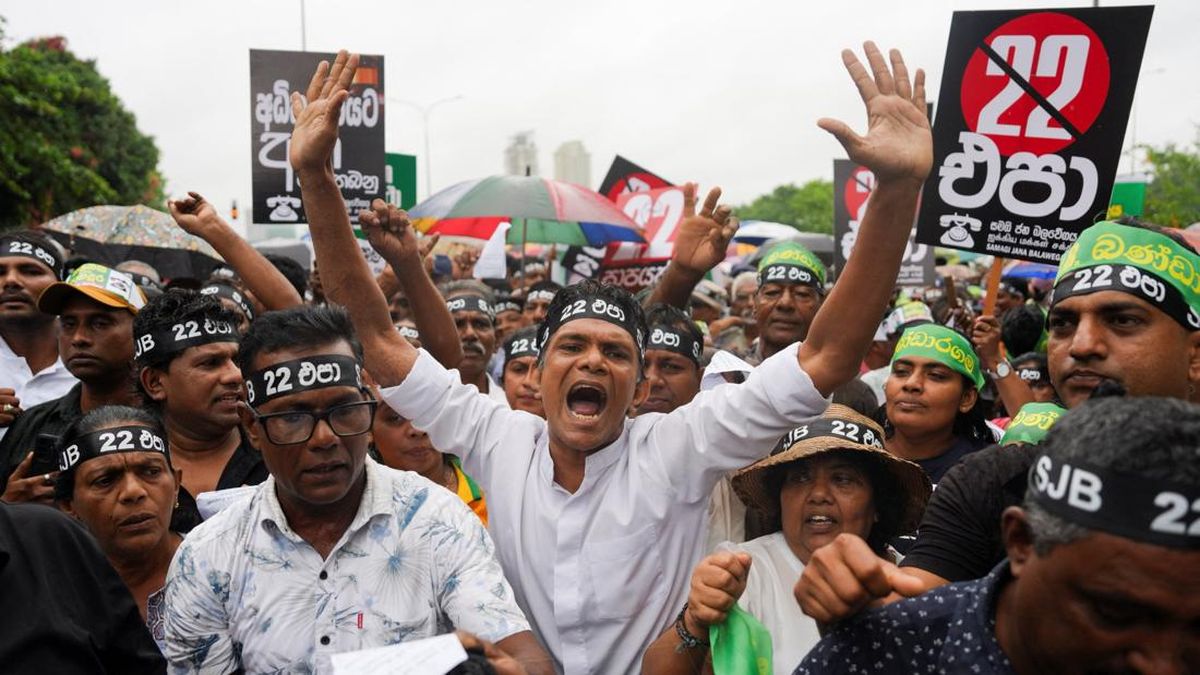 Ramai-ramai Tolak Amandemen ke-22, Massa Demo di Kolombo — NadiKabar.com
