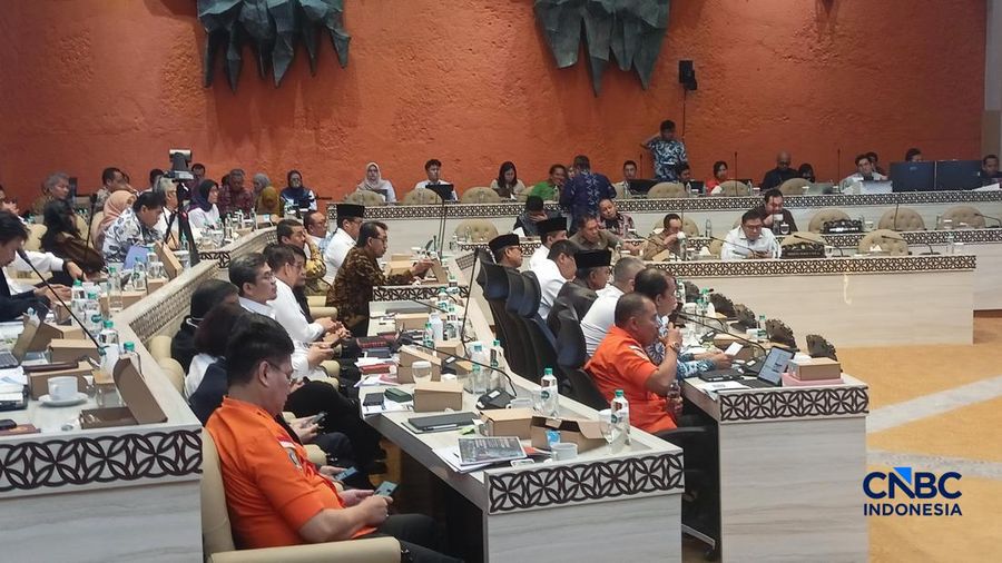 Rapat Kerja semua Mitra Komisi V dengan Menteri di DPR, Kamis (25/9/26). (CNBC Indonesia/Ferry)