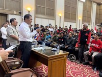 Sekitar 1.000 petani asal Indramayu, Jawa Barat, mendatangi Kantor Pusat Kementerian Pertanian (Kementan), Jakarta, Kamis (24/9/2026). Kedatangan mereka bertepatan dengan momentum Hari Tani Nasional 2026 untuk menyampaikan sejumlah persoalan yang dih