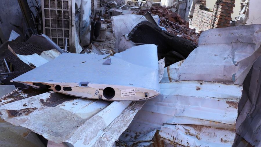 Sisa-sisa puing pesawat nirawak (drone) tergeletak di gedung College of Development and Technological Sciences setelah serangan yang diduga dilakukan oleh kelompok paramiliter Rapid Support Forces (RSF), di El Obeid, Kordofan Utara, Sudan, pada 15 September 2026.