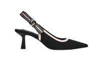 5 Cara Padu Padan Heels Hitam untuk Outfit Kantor Wanita Karir 