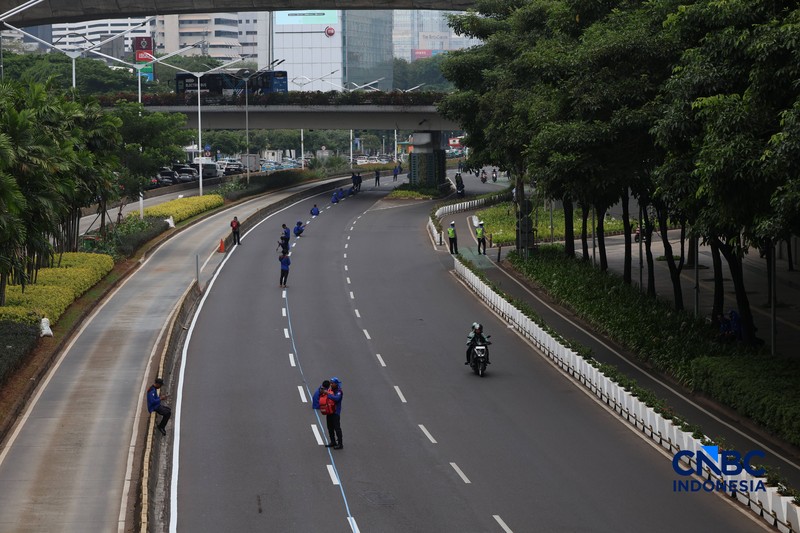 Suasana jalan di sepanjang jalan Sudirman pantauan dari jembatan pinisi, Jakarta, Kamis, (24/9/2026). (CNBC Indonesia/Muhammad Sabki)