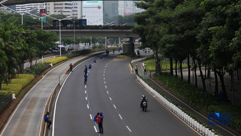 Suasana jalan di sepanjang jalan Sudirman pantauan dari jembatan pinisi, Jakarta, Kamis, (24/9/2026).