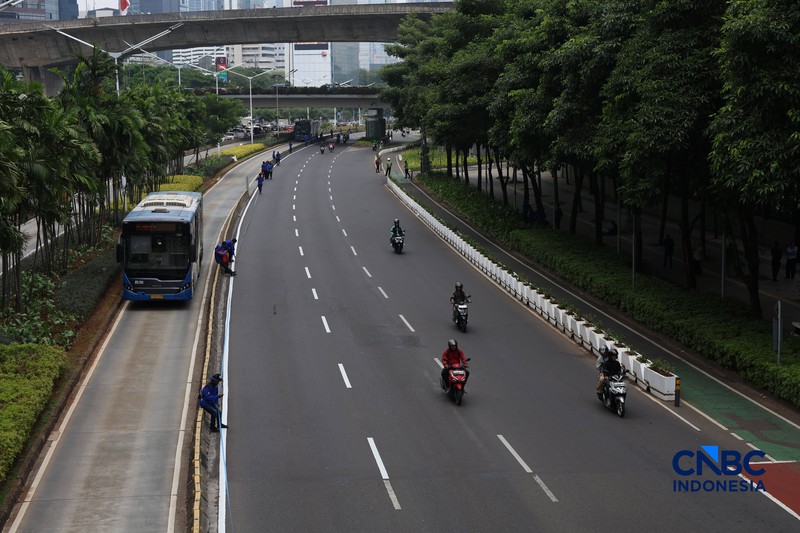 Suasana jalan di sepanjang jalan Sudirman pantauan dari jembatan pinisi, Jakarta, Kamis, (24/9/2026). (CNBC Indonesia/Muhammad Sabki)