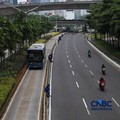 Suasana jalan di sepanjang jalan Sudirman pantauan dari jembatan pinisi, Jakarta, Kamis, (24/9/2026). (CNBC Indonesia/Muhammad Sabki)