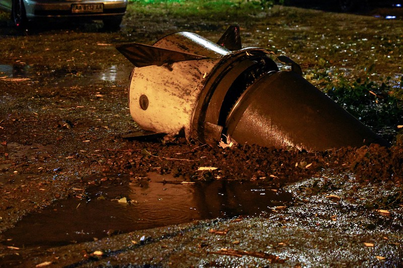 Suasana usai serangan rudal Rusia di Kyiv, Ukraina, Kamis (24/9/2026). (REUTERS/Gleb Garanich)