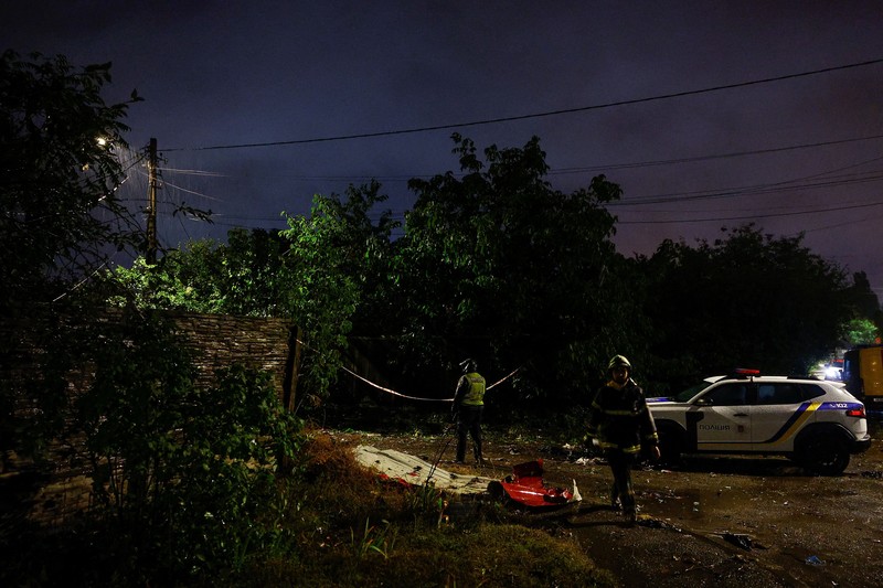 Suasana usai serangan rudal Rusia di Kyiv, Ukraina, Kamis (24/9/2026). (REUTERS/Gleb Garanich)