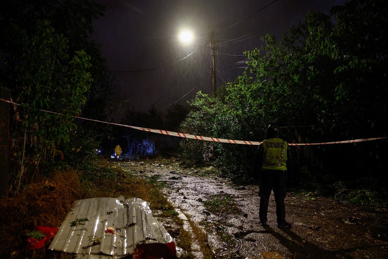 Suasana usai serangan rudal Rusia di Kyiv, Ukraina, Kamis (24/9/2026). (REUTERS/Gleb Garanich)