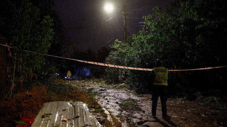 Suasana usai serangan rudal Rusia di Kyiv, Ukraina, Kamis (24/9/2026). (REUTERS/Valentyn Ogirenko)