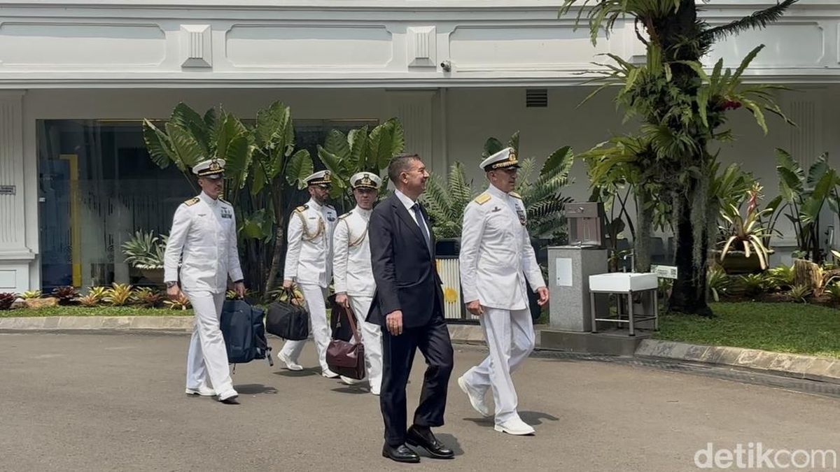 Kapal Garibaldi Jadi KRI Sriwijaya, Prabowo Terima AL Italia di Istana — NadiKabar.com